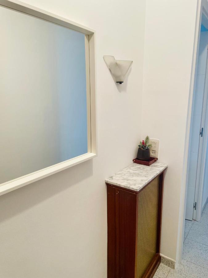 Barca 1 Apartment Сант Адриа де Бесос Екстериор снимка